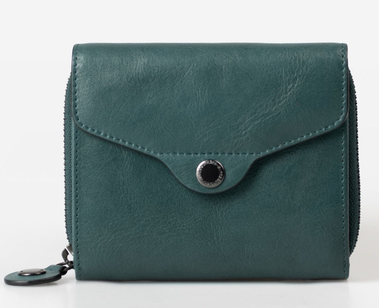 Aunts & Uncles Grandma's Luxury Club Lesley Wallet