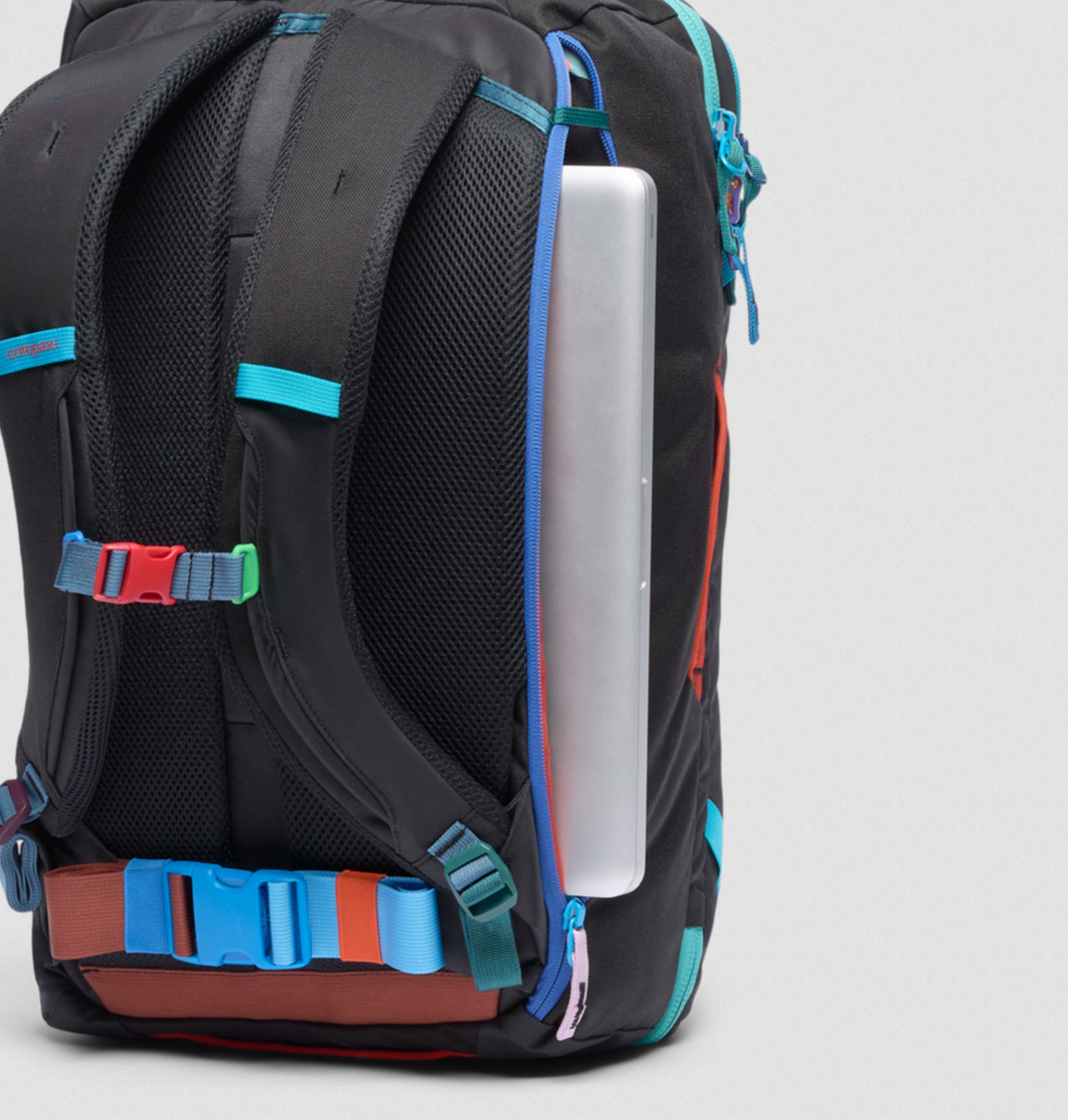 Cotopaxi Allpa 28 Travel Pack - Del Día Dark