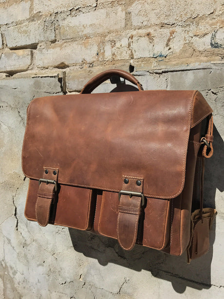 AUNTS & UNCLES Finn Briefcase Review - U.N. Luggage Canada
