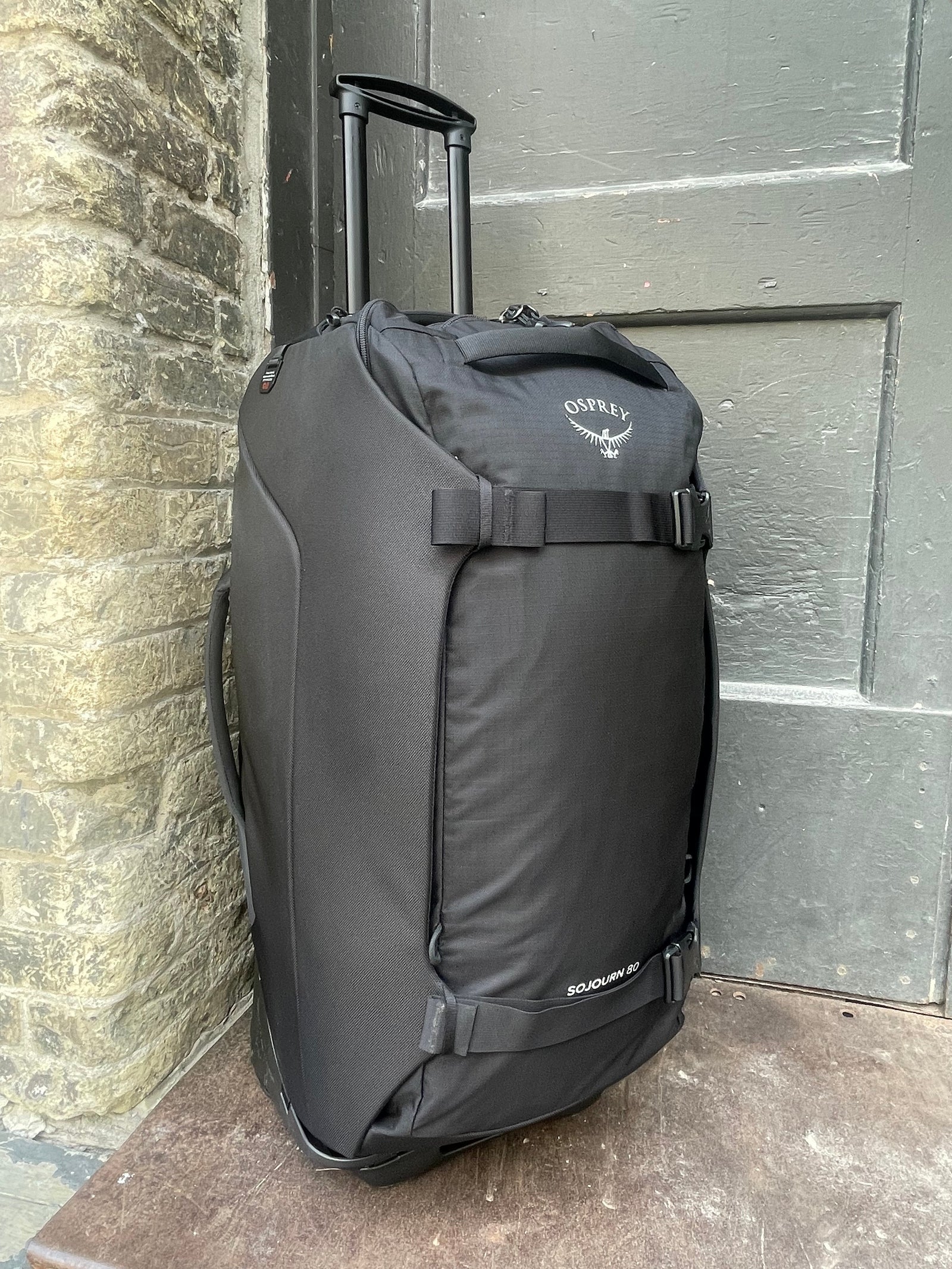 cabin luggage osprey Daylite 40L Wheeled Carry On Collapsible Travel Duffel Bag, Lightweight Rolling Suitcase, Black : Sports & Outdoors The bottom and back of the carry Osprey Transporter Carry-On Bag