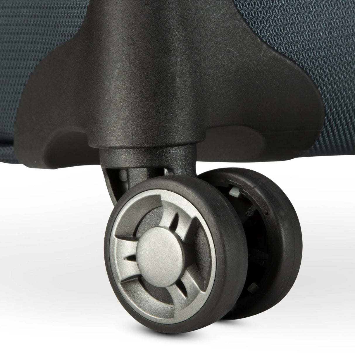 Ricardo Beverly Hills Avalon Softside Medium Expandable Spinner