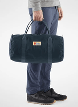 Carrying Fjallraven Vardag 30L Duffle 