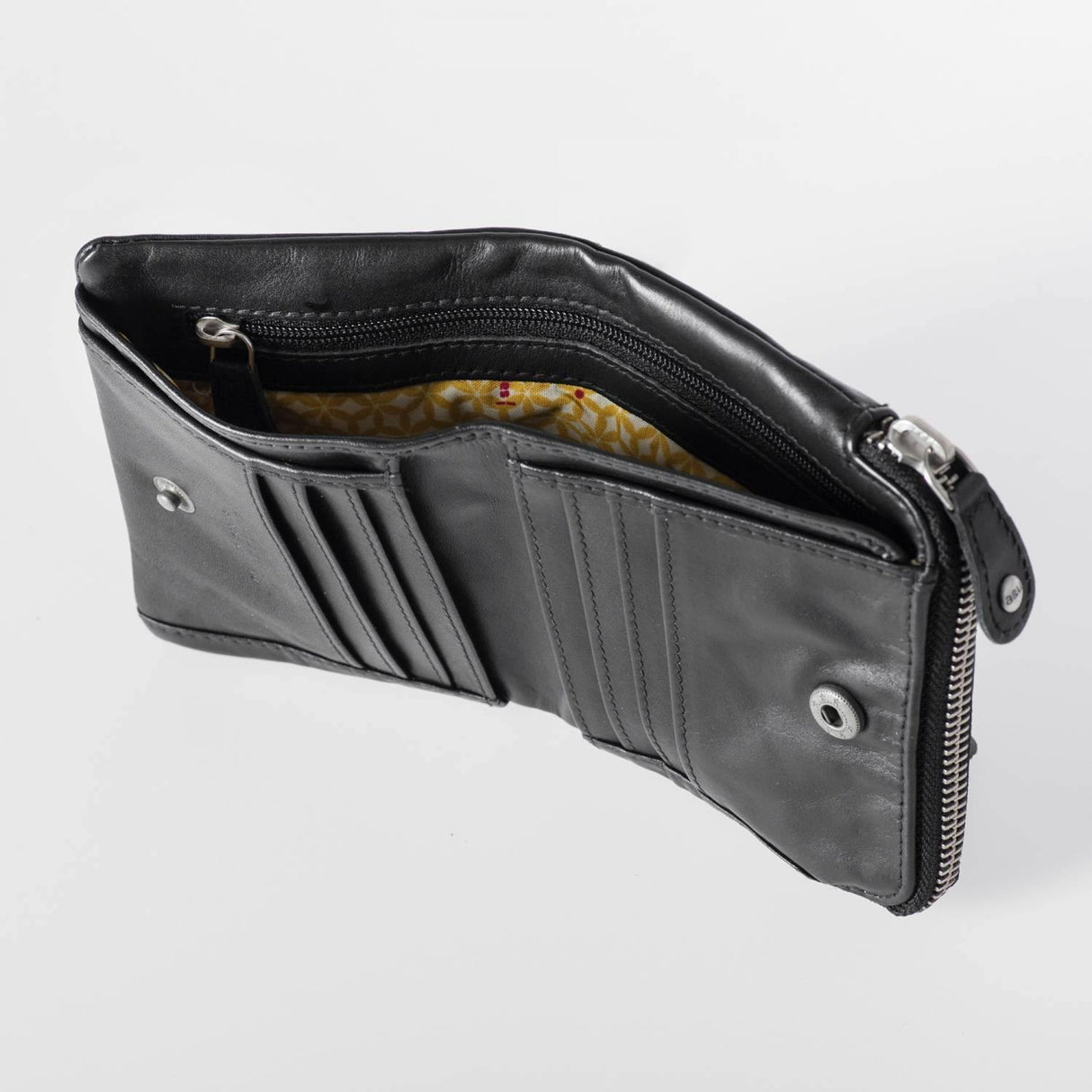 Aunts & Uncles Jamie’s Orchard Cherry Wallet - U.N. Luggage Canada