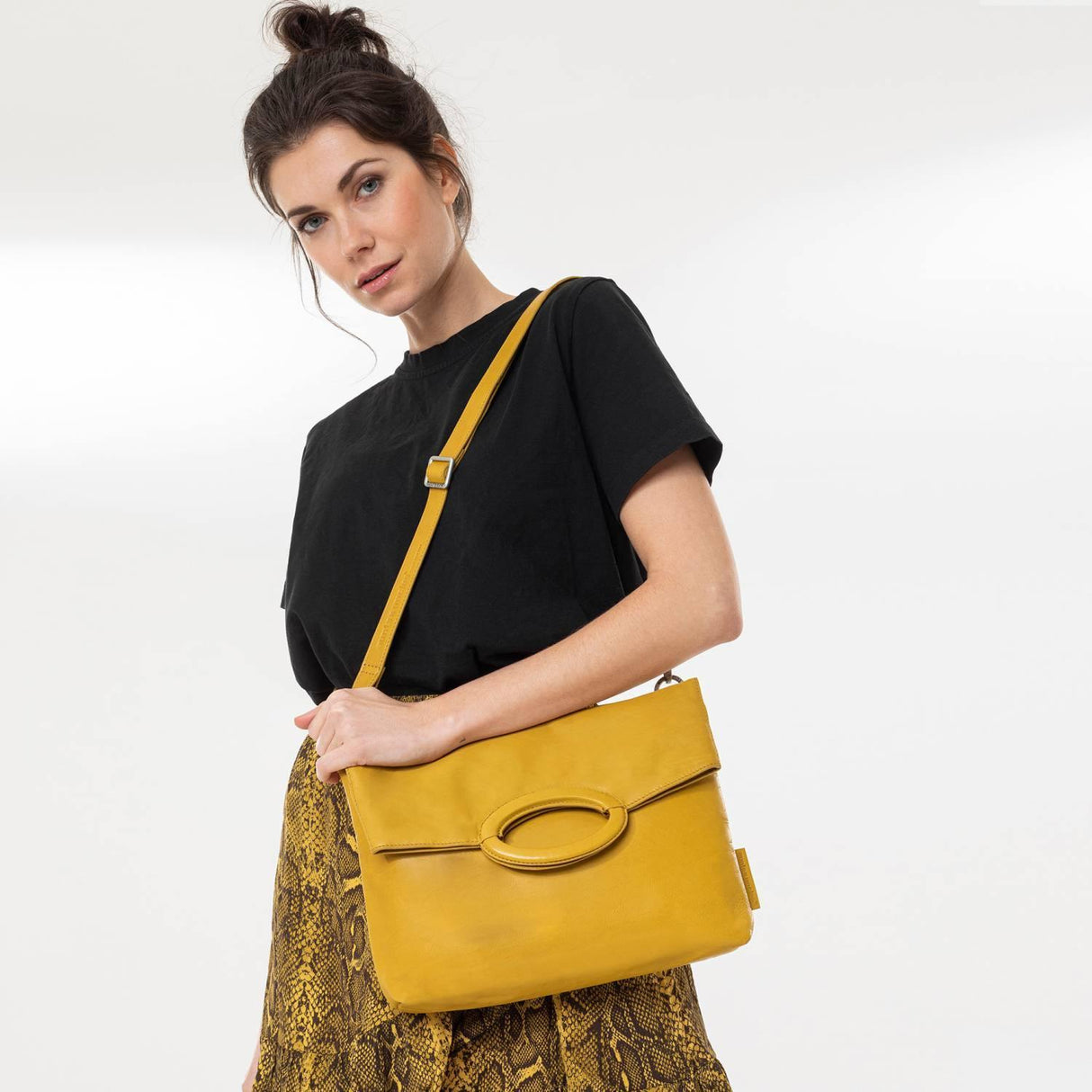 Aunts & Uncles Jamie’s Orchard Mangosteen Folded Handbag - U.N. Luggage Canada